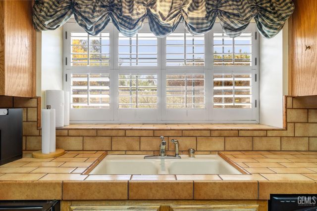 7705 Calle Cerca, Bakersfield, CA 93309