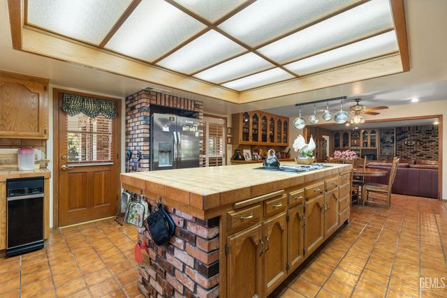 7705 Calle Cerca, Bakersfield, CA 93309