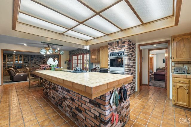 7705 Calle Cerca, Bakersfield, CA 93309