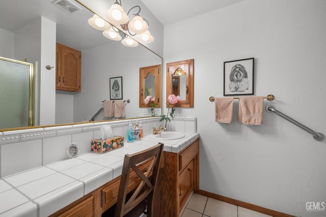 7705 Calle Cerca, Bakersfield, CA 93309