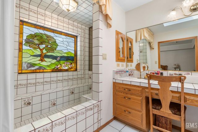 7705 Calle Cerca, Bakersfield, CA 93309