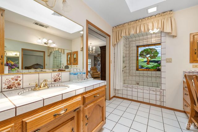 7705 Calle Cerca, Bakersfield, CA 93309