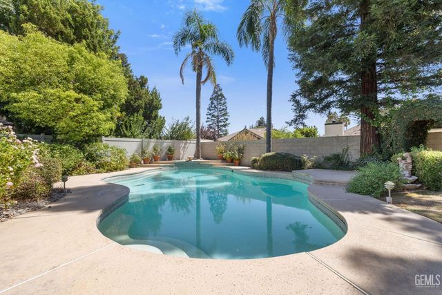 7705 Calle Cerca, Bakersfield, CA 93309