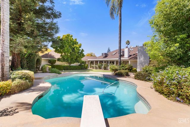 7705 Calle Cerca, Bakersfield, CA 93309