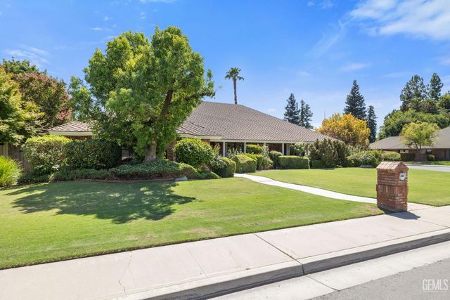 7705 Calle Cerca, Bakersfield, CA 93309