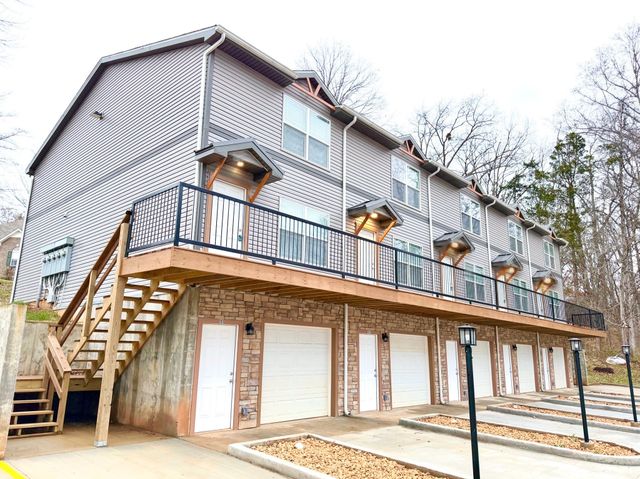 511 Glenstone Springs Dr, Clarksville, TN 37043