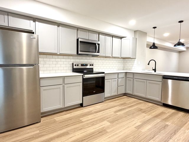 511 Glenstone Springs Dr, Clarksville, TN 37043