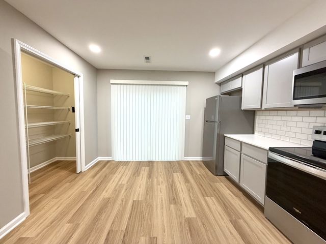 511 Glenstone Springs Dr, Clarksville, TN 37043