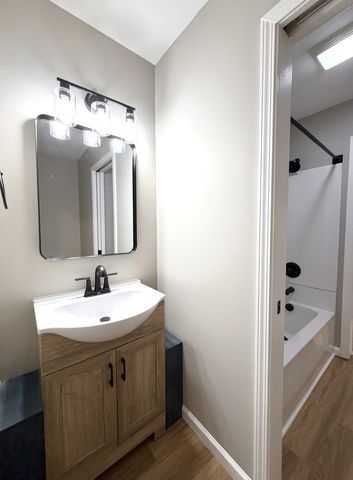 511 Glenstone Springs Dr, Clarksville, TN 37043