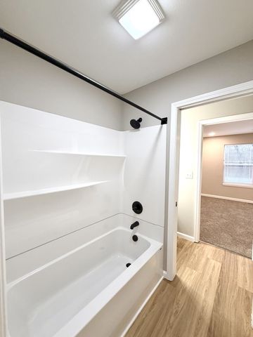 511 Glenstone Springs Dr, Clarksville, TN 37043