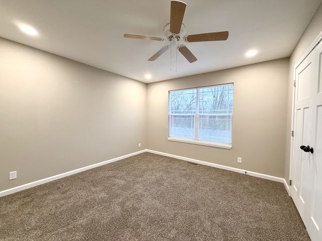 511 Glenstone Springs Dr, Clarksville, TN 37043