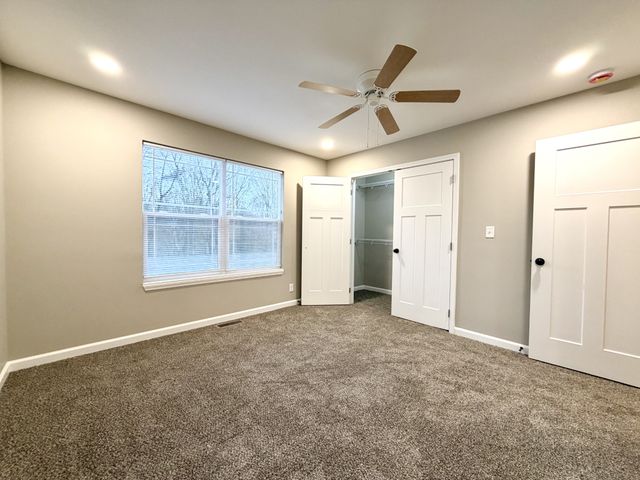 511 Glenstone Springs Dr, Clarksville, TN 37043