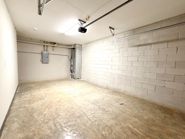 511 Glenstone Springs Dr, Clarksville, TN 37043