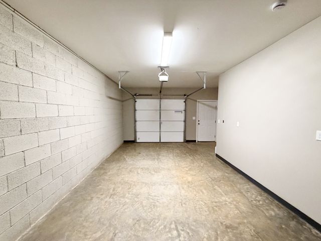 511 Glenstone Springs Dr, Clarksville, TN 37043