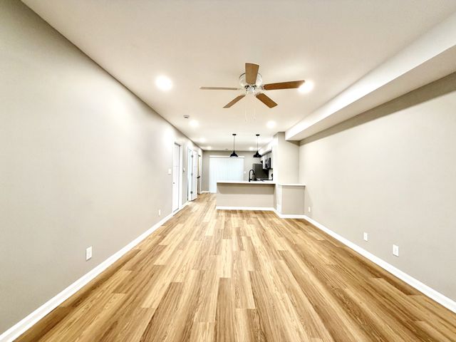 511 Glenstone Springs Dr, Clarksville, TN 37043