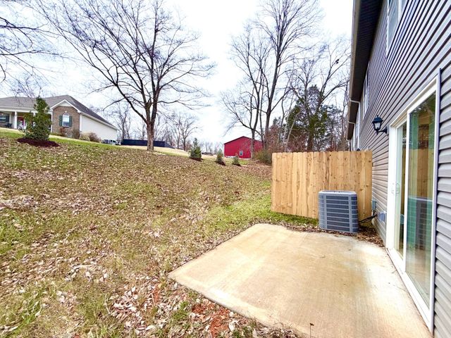 511 Glenstone Springs Dr, Clarksville, TN 37043