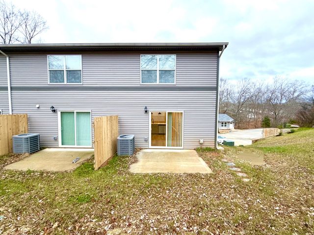 511 Glenstone Springs Dr, Clarksville, TN 37043