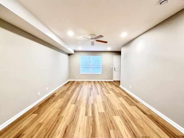 511 Glenstone Springs Dr, Clarksville, TN 37043