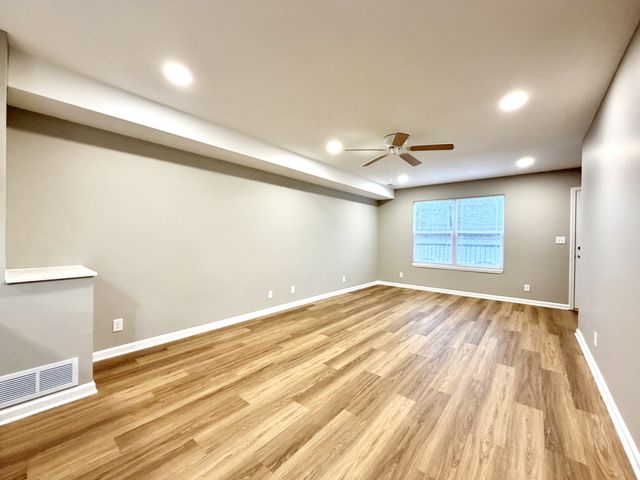 511 Glenstone Springs Dr, Clarksville, TN 37043