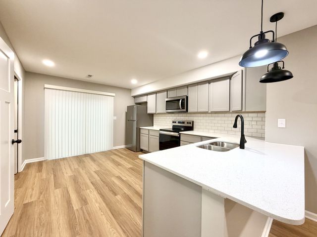 511 Glenstone Springs Dr, Clarksville, TN 37043