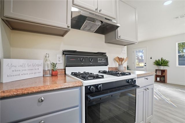 109 Dewey Ave, Alice, TX 78332