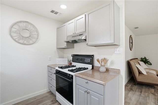 109 Dewey Ave, Alice, TX 78332