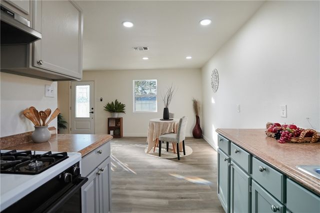 109 Dewey Ave, Alice, TX 78332