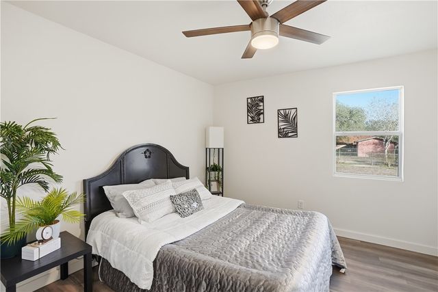 109 Dewey Ave, Alice, TX 78332