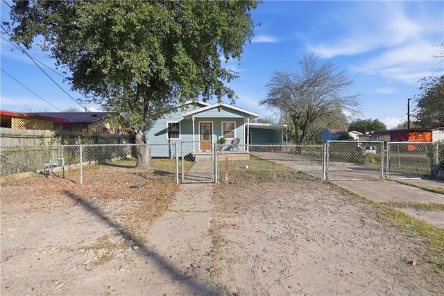 109 Dewey Ave, Alice, TX 78332