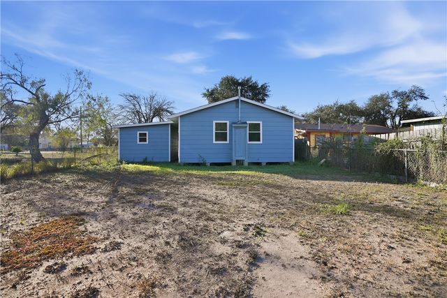 109 Dewey Ave, Alice, TX 78332