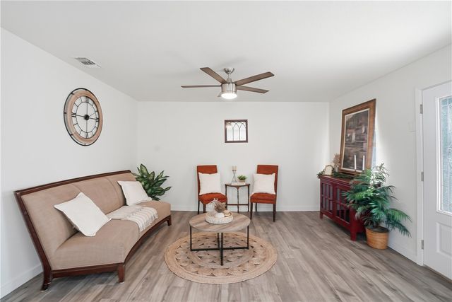 109 Dewey Ave, Alice, TX 78332