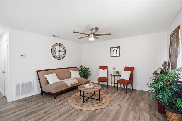 109 Dewey Ave, Alice, TX 78332