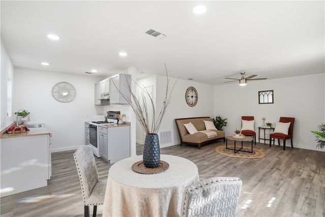 109 Dewey Ave, Alice, TX 78332