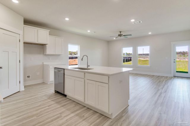 8630 Russellcross Blvd, Pensacola, FL 32507