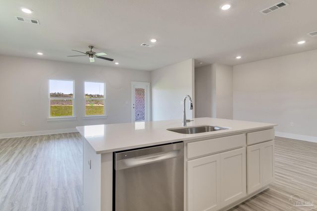 8630 Russellcross Blvd, Pensacola, FL 32507