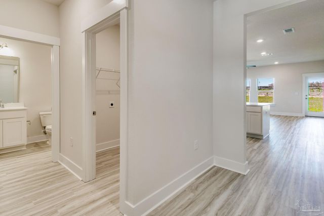 8630 Russellcross Blvd, Pensacola, FL 32507