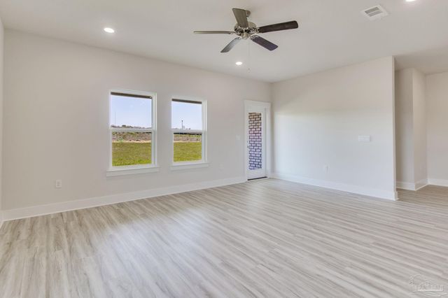 8630 Russellcross Blvd, Pensacola, FL 32507