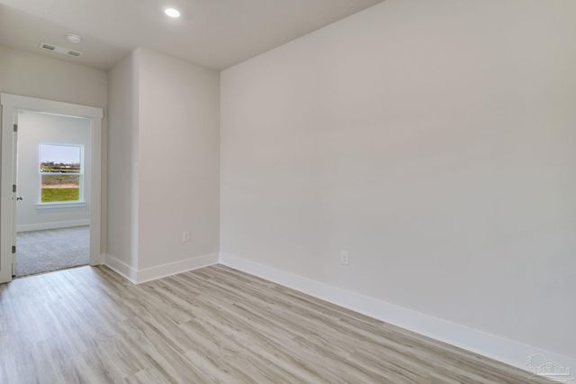 8630 Russellcross Blvd, Pensacola, FL 32507