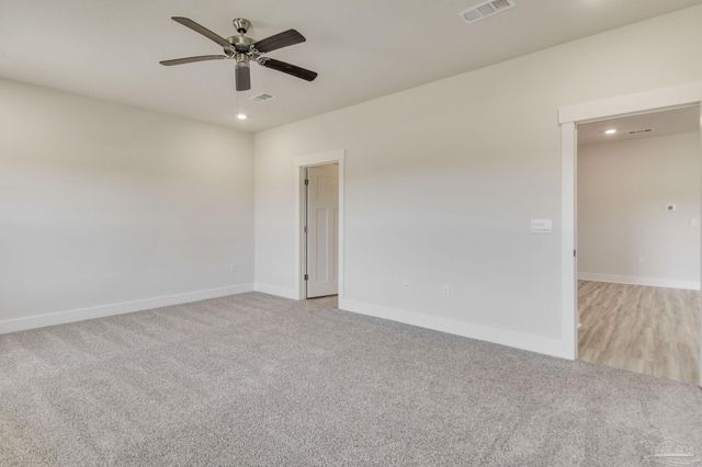 8630 Russellcross Blvd, Pensacola, FL 32507