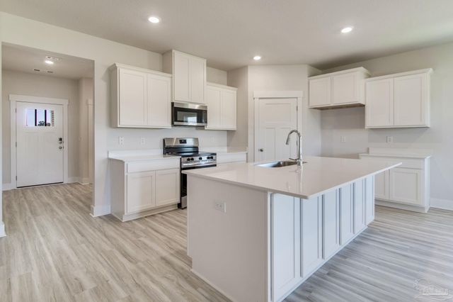 8630 Russellcross Blvd, Pensacola, FL 32507