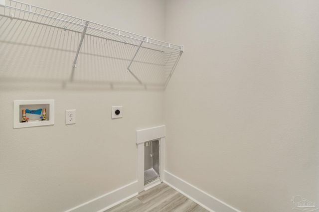 8630 Russellcross Blvd, Pensacola, FL 32507