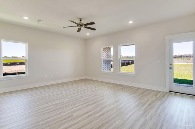 8630 Russellcross Blvd, Pensacola, FL 32507