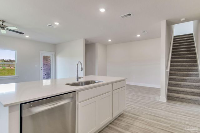 8630 Russellcross Blvd, Pensacola, FL 32507