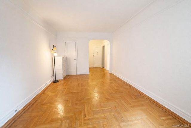 35-50 82 St 4A, Jackson Heights, NY 11372