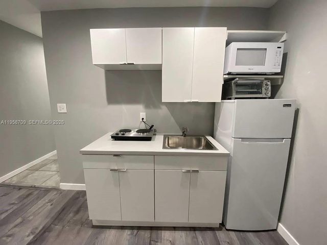 2126 NW Flagler Ter 2, Miami, FL 33125