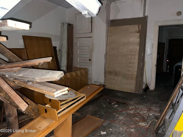 2202 Griffiths Ave, Louisville, KY 40212