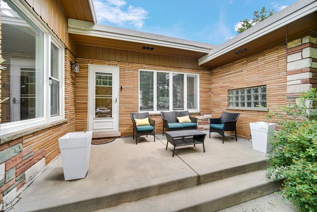 9157 S Avers Avenue, Evergreen Park, IL 60805