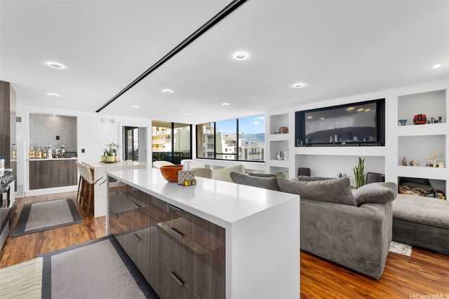 2215 Aloha Drive DH1101, Honolulu, HI 96815