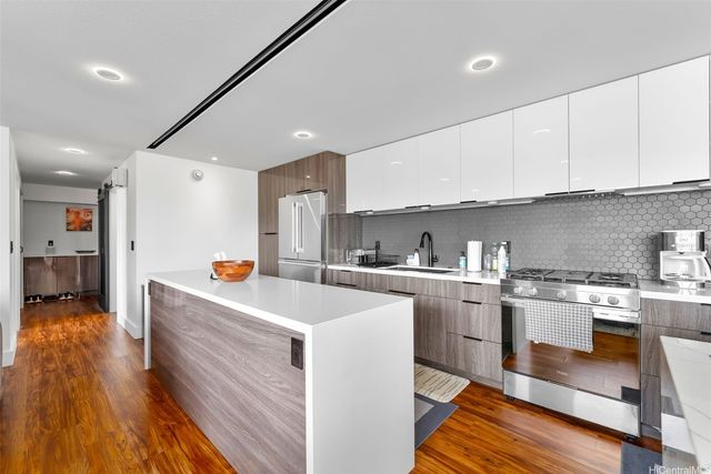 2215 Aloha Drive DH1101, Honolulu, HI 96815