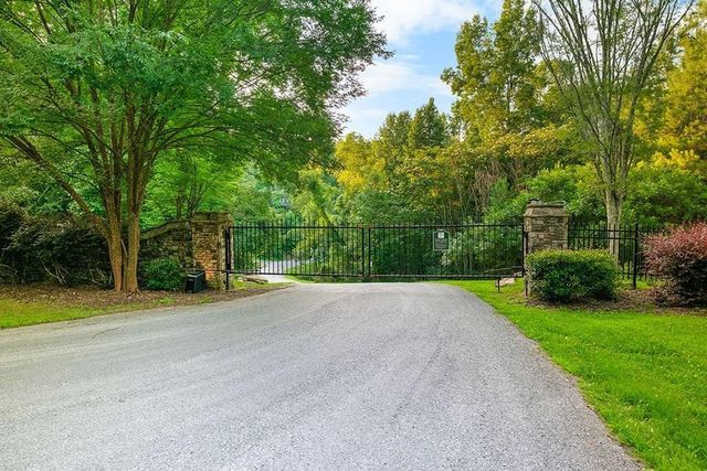 153 Red Oak Trail, Ellijay, GA 30540